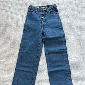 Levi’s Ribcage Straight Ankle Jeans